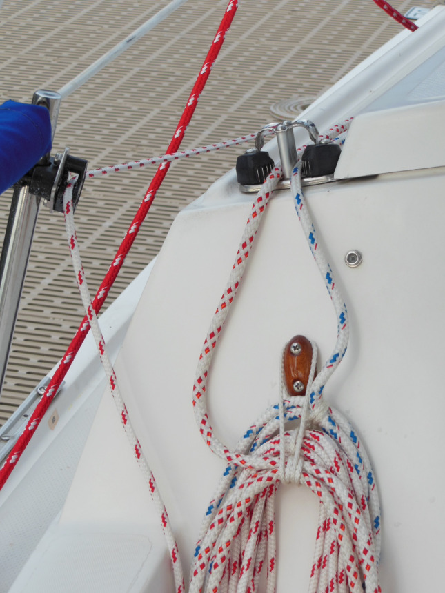 Double cam cleats and stanchion mounted clam cleat