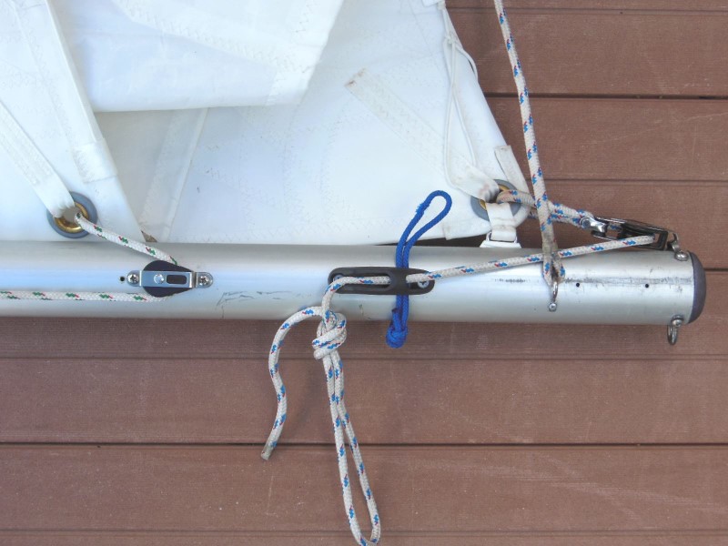 New position of the cheek block and eye strap (on opposite side of the boom)