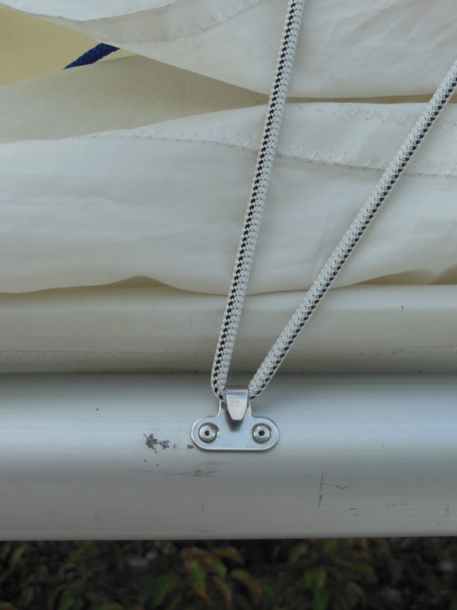 Hammock hook at mid-boom